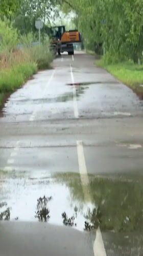 Daily life moments captured across rainy Birobidzhan evening