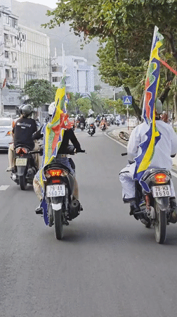 Daily street life documented in coastal Vietnamese ward