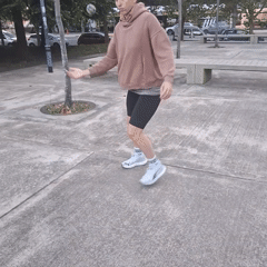 Ball juggling activities observed in Buenos Aires park plaza