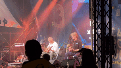 Duo performs acoustic set at Poznan ukulele festival anniversary