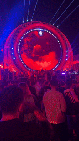 Big circular screen lights up a nighttime event in Costinești