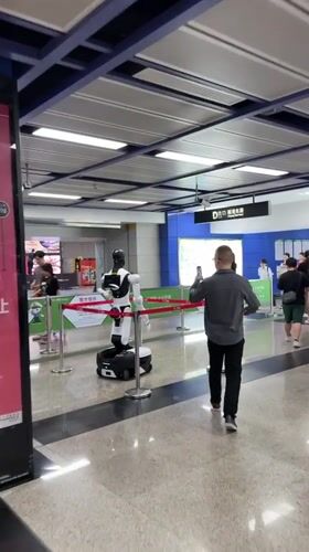 Early morning commuter activity recorded at Haizhu District subway station