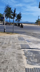 Morning street scenes and elevator selfie documented in Đà Nẵng