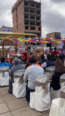 Traditional Bolivian cultural performance draws crowds in El Alto plaza