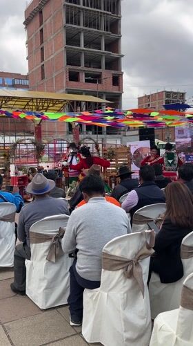 Traditional Bolivian cultural performance draws crowds in El Alto plaza