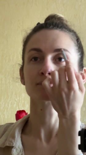 Morning routine documented in Kryvyi Rih apartment