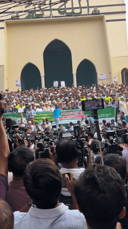 Large crowd gathers outside Islamic building in Dhaka