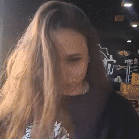 Woman photographed multiple times outside Sarandí shop window