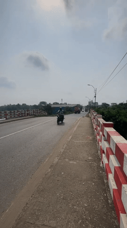 Normal traffic flow recorded on Nasirabad bridge early morning