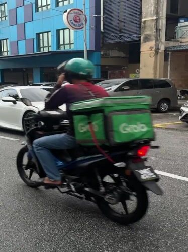 White Porsche spotted driving near veterinary clinic in Malaysia
