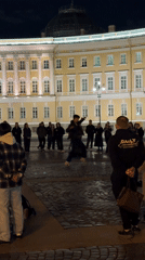 Breakdancer draws crowd in Saint Petersburg square