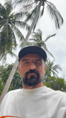 Man films himself outdoors in Thailand, seaweed salad spotted