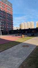 Daily life documented across Saint Petersburg neighborhoods Sunday afternoon