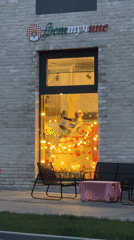 Diners Document Greek Food Experience in Izhevsk Restaurant District
