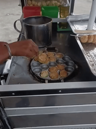 Skewered street snacks cooking at a cart in Keude Lueng Putu