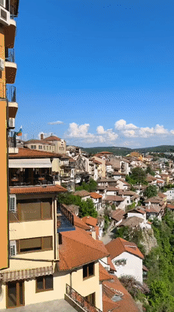 Tourist documents hour-long journey through historic Veliko Tarnovo, Bulgaria