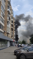 Apartment building fire draws crowds of onlookers in urban area