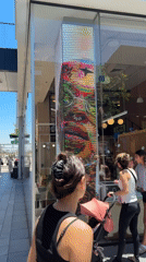 Midmorning at Ramat HaSharon's open-air shopping center