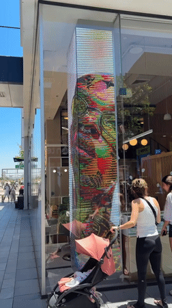 Midmorning at Ramat HaSharon's open-air shopping center