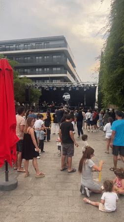 Live band draws crowds to outdoor concert in Badalona