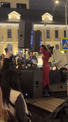 Nighttime street performance draws crowds in Moscow square