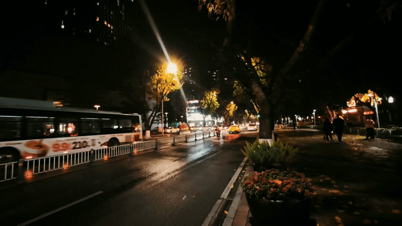 Evening urban life scenes captured across Yuzhong District