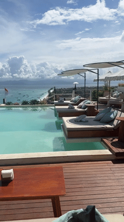 Luxury resort amenities documented at Nusa Penida beachfront location