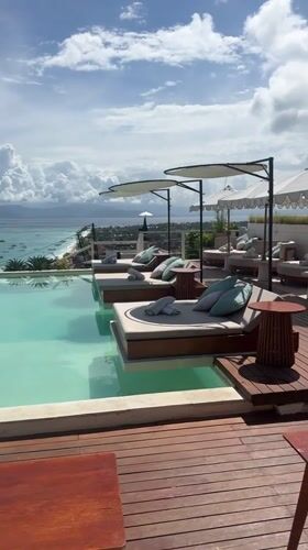 Luxury resort amenities documented at Nusa Penida beachfront location