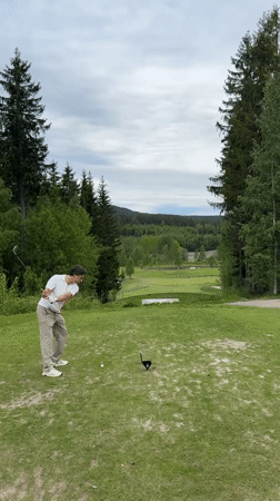 Morning golfer tees off at Løvstad course