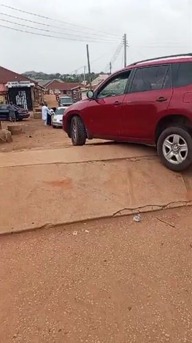 Street incidents and dog interaction captured in Bukuru