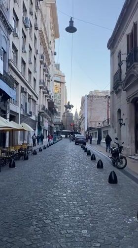 Street-level views of Avenida de Mayo's historic architecture
