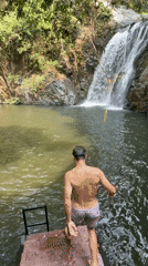 Tourist dives into waterfall pool at Đà Nẵng resort