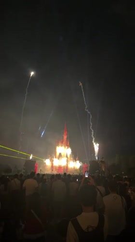 Fireworks and light show draws crowds at Japanese castle