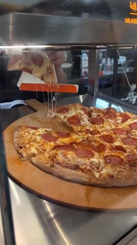 Late-night pizza service documented at Birobidzhan Dodo Pizza location