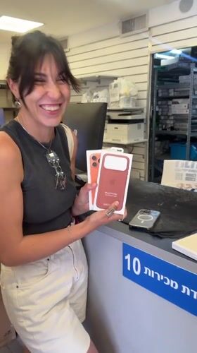 Customer buys iPhone 17 Pro Max cases at Eilat store
