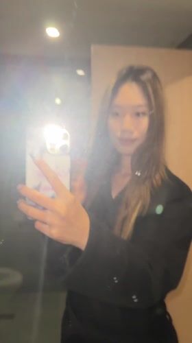 Woman documents morning routine through selfies in Dunhuang