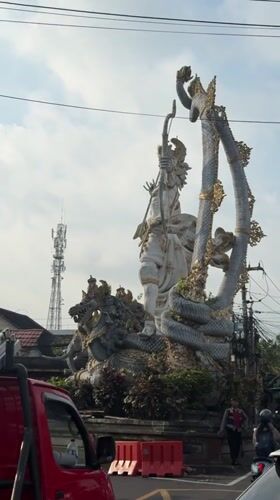 Ornate Hindu statue documented at Ubud street intersection