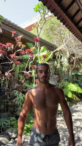 Morning routine documented in North Kuta: gym selfies and koi