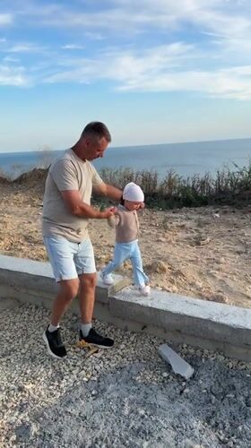 Afternoon out in Anapa, lighthouse sculpture and seaside strolling