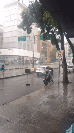 Heavy rainfall creates flooding on Caracas streets April 27