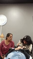 Beauty treatment demonstration observed by group in Providencia spa