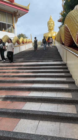 Golden Buddha temple in Pattaya draws visitors and vendors
