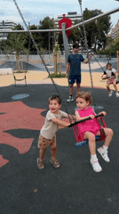 Weekend leisure activities observed across Valencia park and court