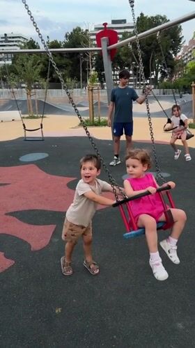 Weekend leisure activities observed across Valencia park and court