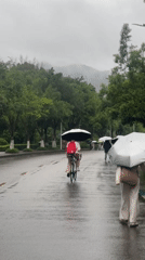 Rainy morning scenes captured across Chongqing High-tech Zone campus