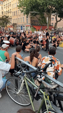 Drumming and dancing takeover a Lyon street.