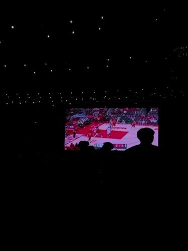 Late-night basketball viewing party draws crowds in Austin