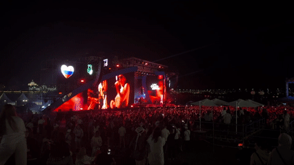 Nighttime concert draws large crowd in Kazan, Russia