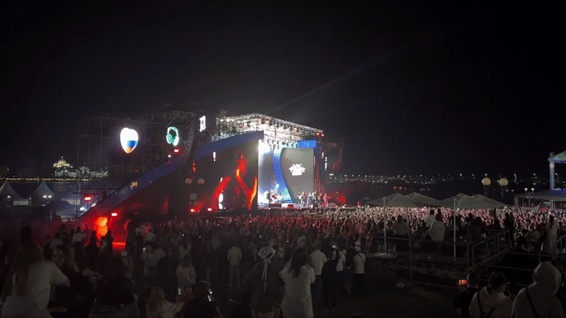 Nighttime concert draws large crowd in Kazan, Russia