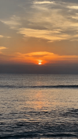 Sunset beach gathering draws crowds to Kuta Selatan